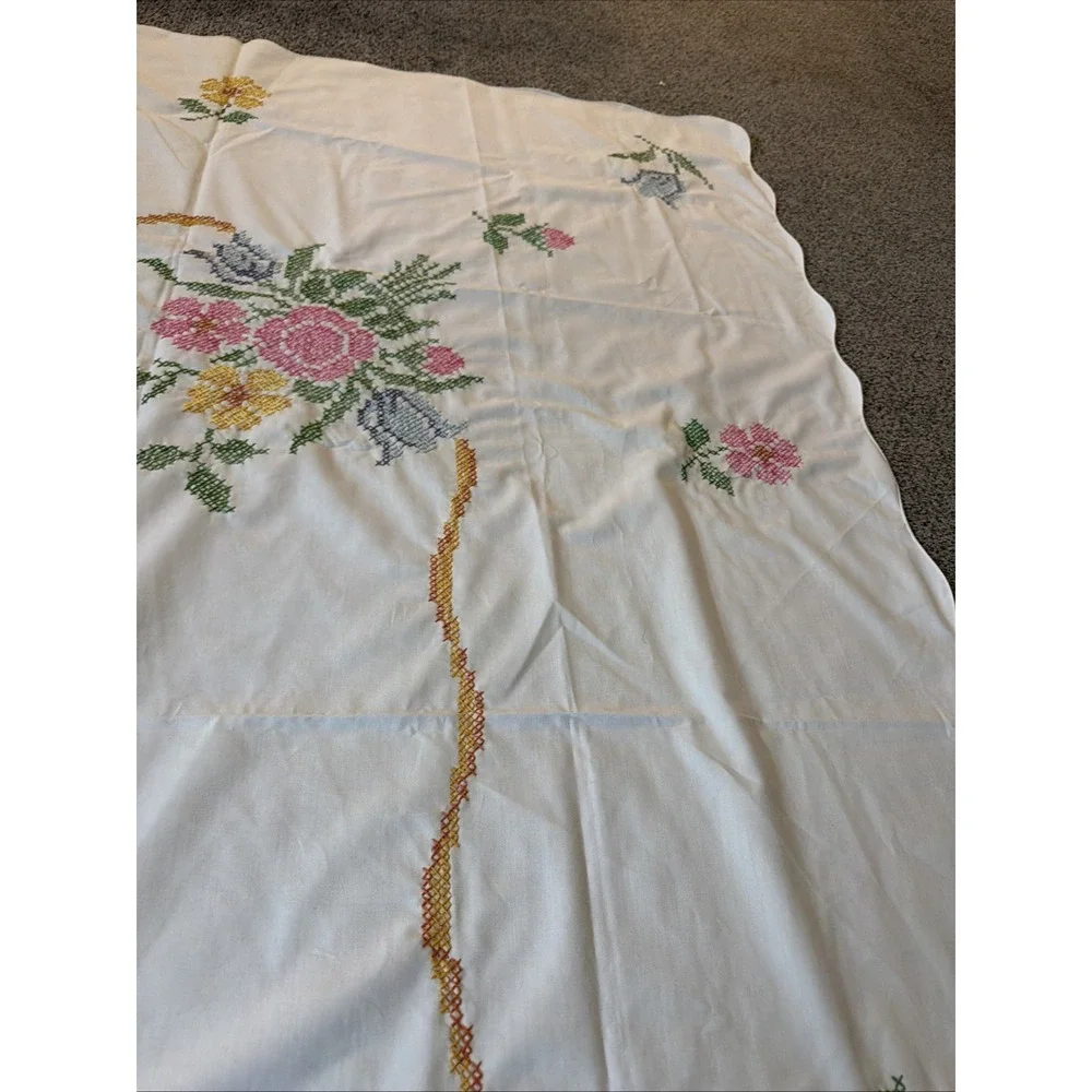 Vintage Tablecloth Hand-Embroidery Floral 50